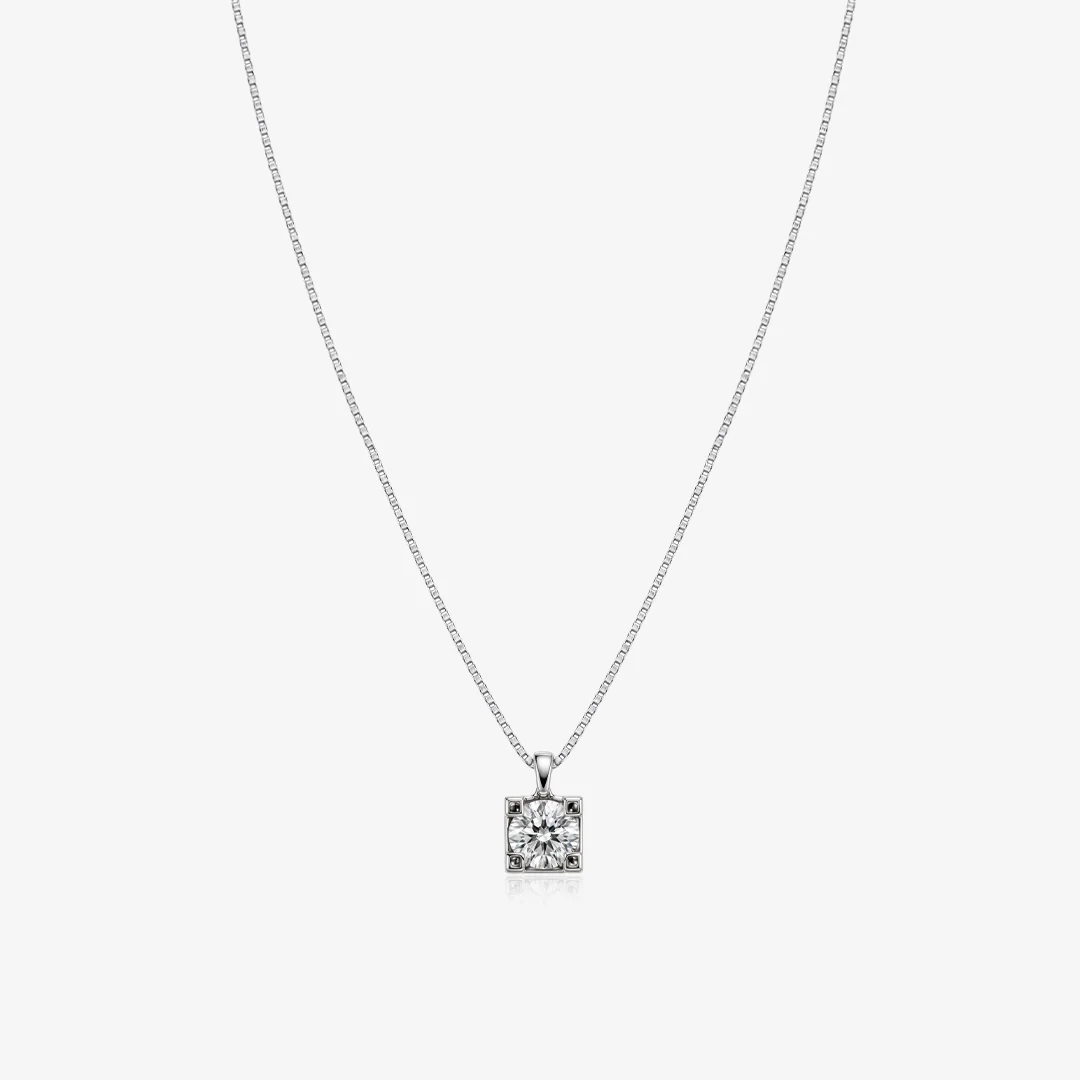 Collares y colgantes con diamantes